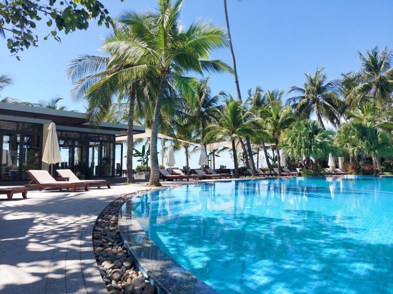 Thi công mái bạt căng tại Resort Hoàng Ngọc – Phan Thiết