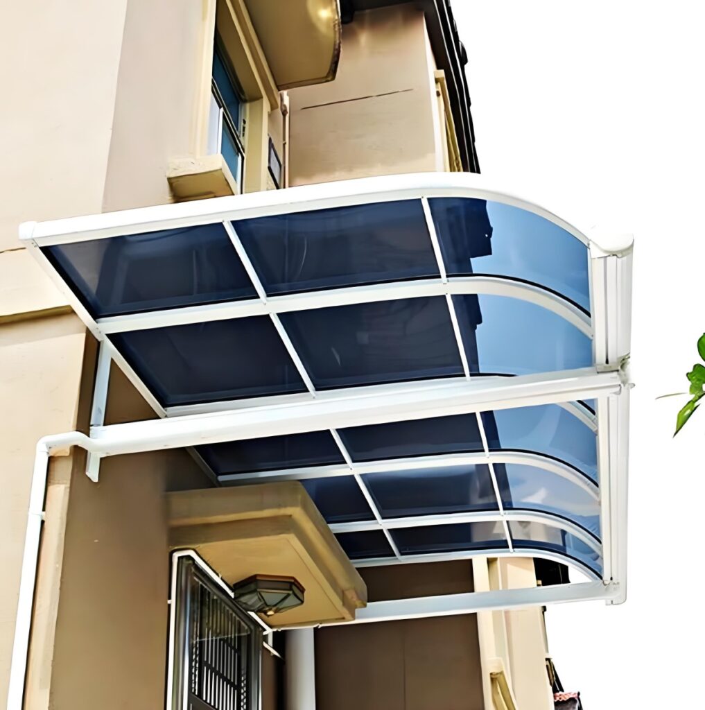 Ban công chung cư trở thành không gian thư giãn lý tưởng nhờ Mái Che Canopy Polycarbonate
