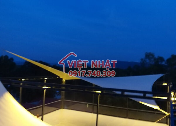 Việt Nhật tăng ca đêm để hoàn thành công trình kịp tiên độ.