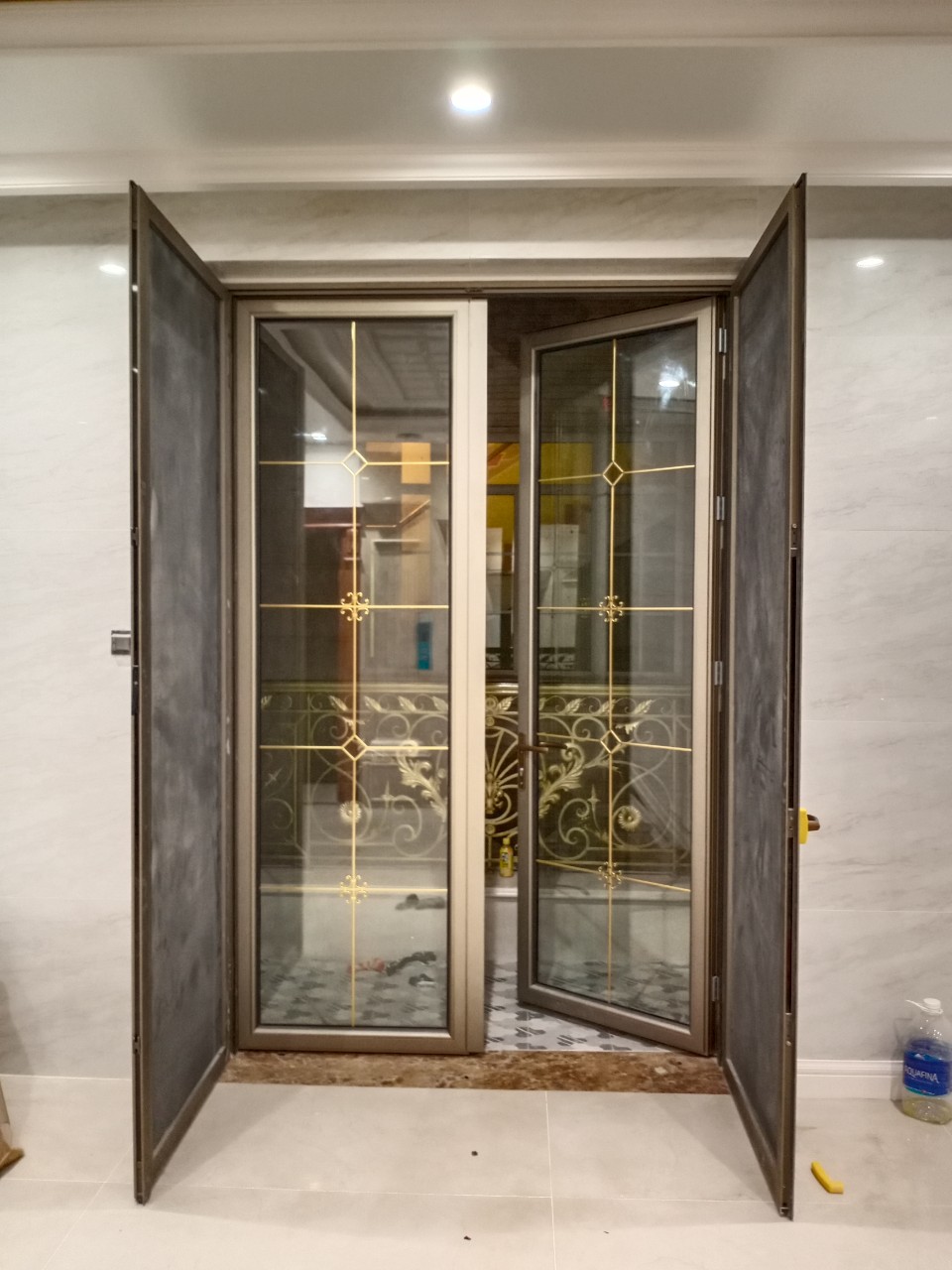 Cửa lưới chống muỗi dạng mở quay