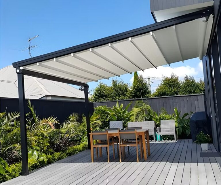 Polycarbonate, bạt PVC, kính cường lực: Vật liệu mái che nào tốt nhất cho công trình của bạn?