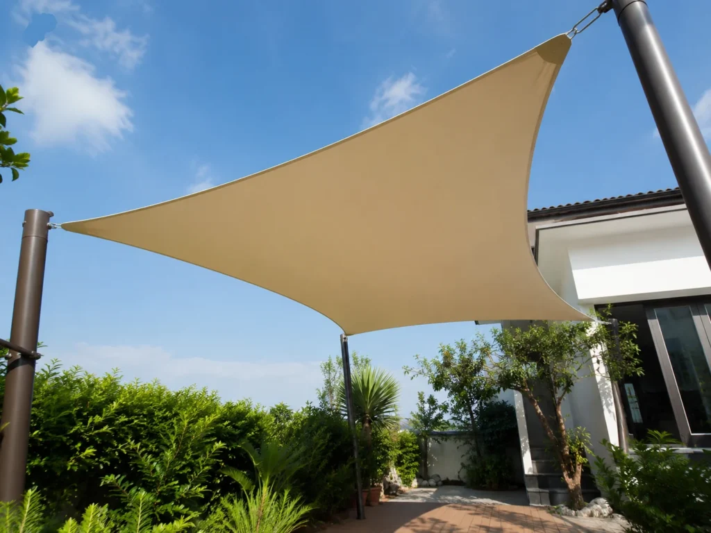 Bạt che nắng bạt căng PVC/PVDF màu kem căng thẳng che sân vườn nhà ở