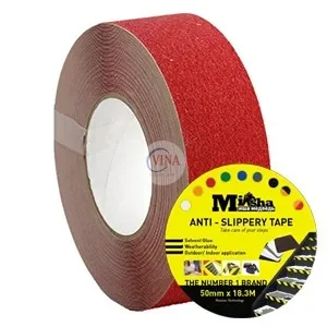 Cận cảnh bao bì băng keo chống trượt Misha màu đỏ, chữ Миша Медведь tiếng Nga trên nhãn