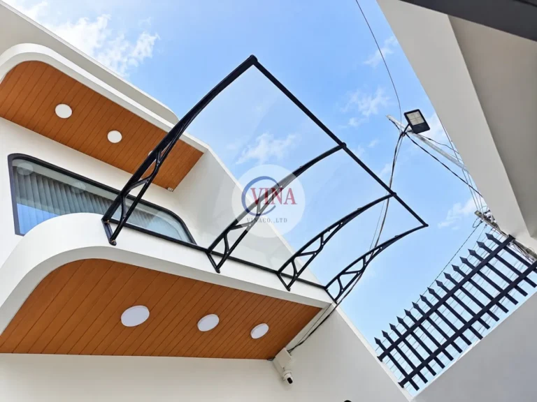 Mái Che Canopy Tấm Poly Trong Suốt Cho Nhà Phố Hiện Đại – Công Trình Thực Tế