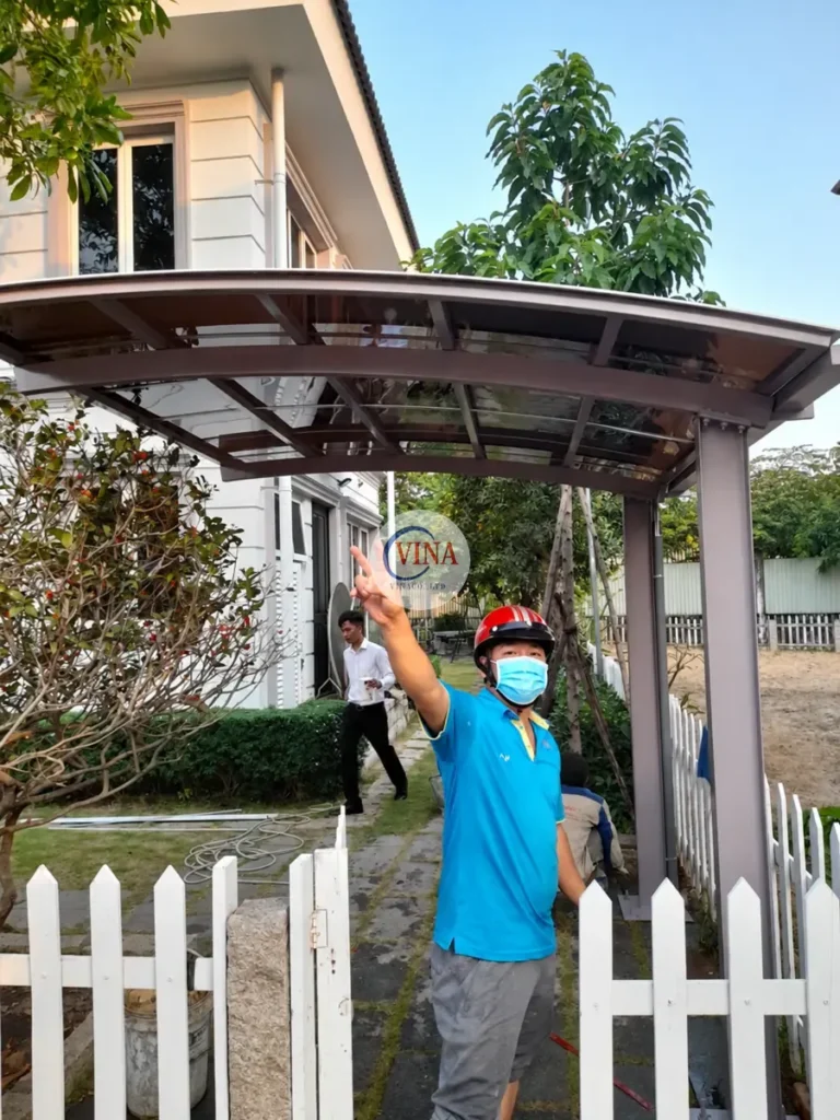 Mái che nhà xe – Mái Canopy nhà xe lắp tại biệt thự vườn Thủ Đức.