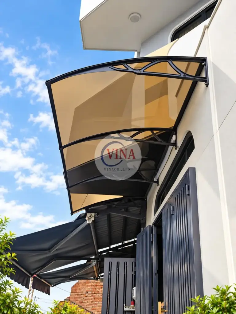 Mái Che Canopy Cửa Chính Nhà Phố Tấm Poly Nâu Trà – Công Trình Thực Tế